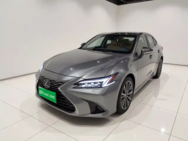 Lexus ES 2025 300h Ultimate Edition