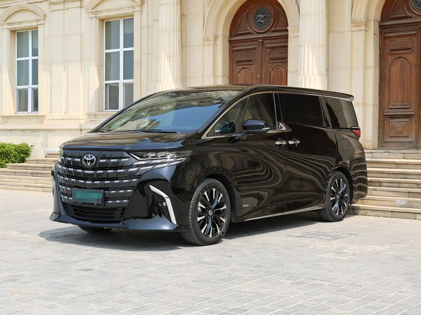 Toyota Alphard 2025 Hybrid 2.5L Ultimate Gold Edition