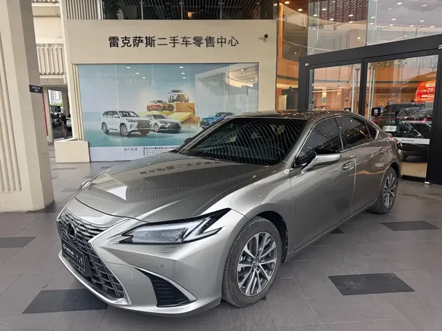 Lexus ES 2025 300h Ultimate Edition