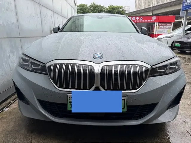 BMW i3 2025 eDrive 35 L