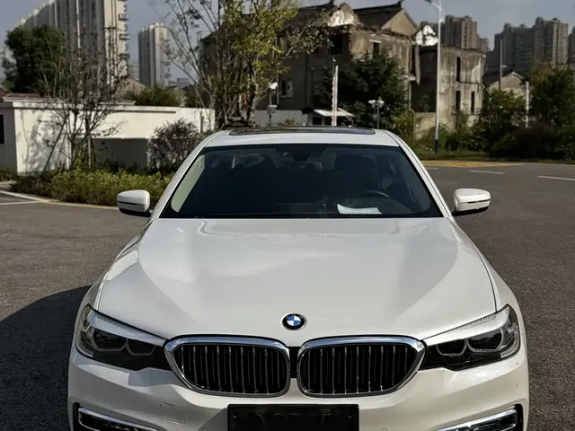 BMW 5 Series 2018 525Li Luxury Package