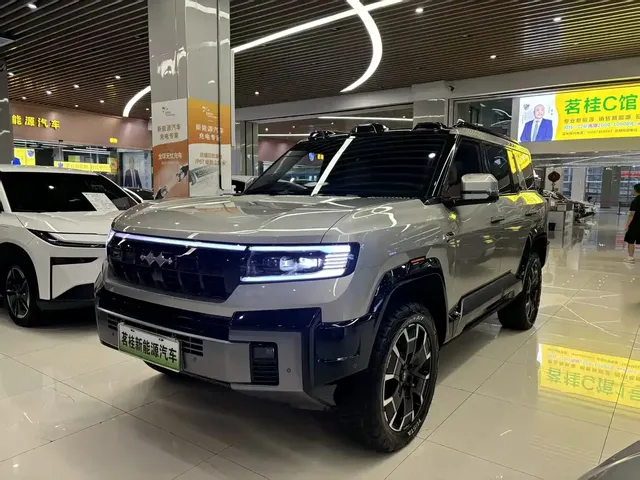 Fang Cheng Bao Leopard 8 2025 Zhiyong Flagship 6-Seater