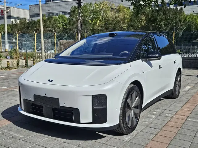 Li Auto Li i8 2025 Standard Edition
