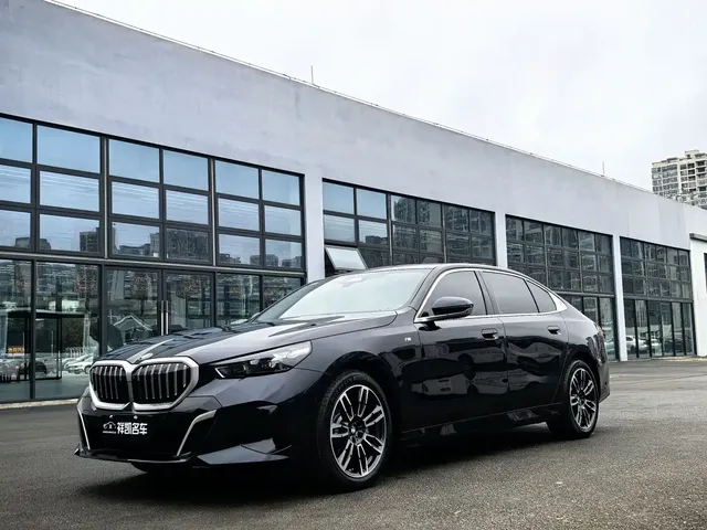 BMW 5 Series 2025 530Li Leading M Sport Package