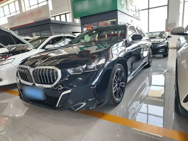 BMW 5 Series 2025 530Li Leading M Sport Package