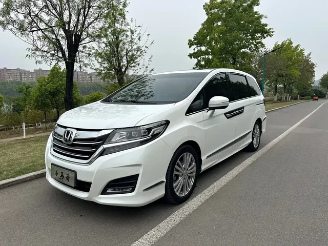 Honda Elysion 2016 2.4L Fashion Edition