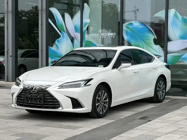Lexus ES 2025 200 Ultimate Edition
