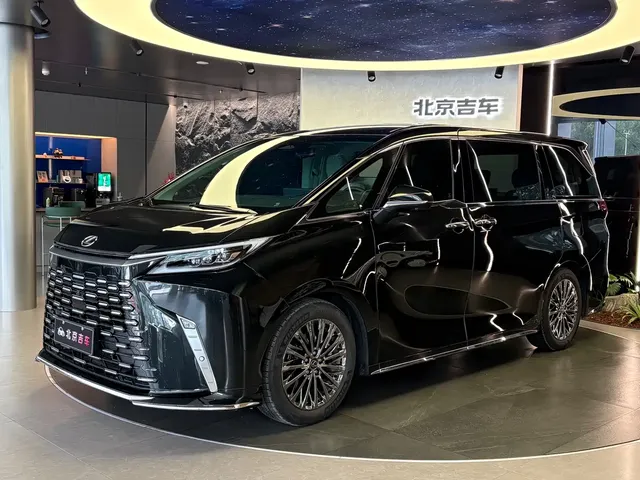 Lexus LM 2025 Model 500h Four-Seater Imperial Edition