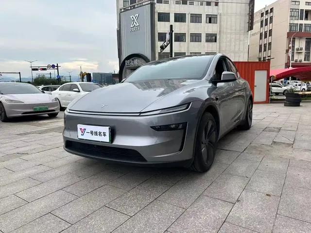 Tesla Model Y 2025 Rear-Wheel Drive