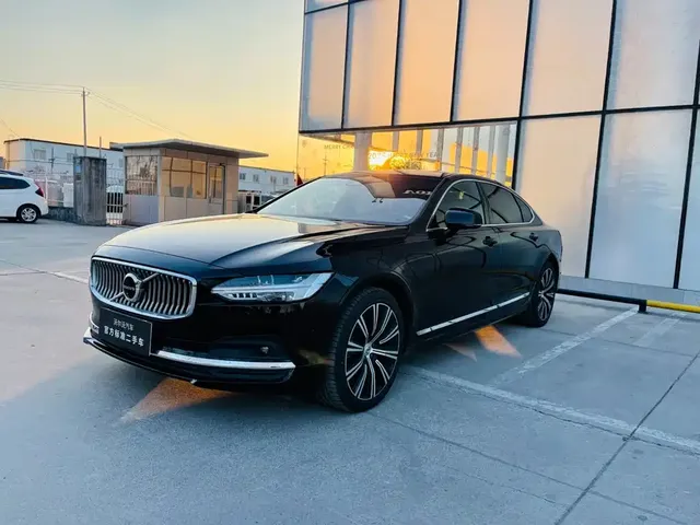 Volvo S90 2025 B5 Elegance Luxury Edition