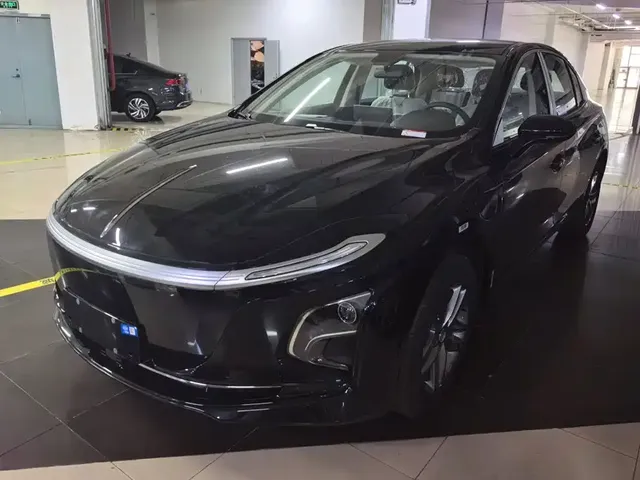 Hongqi E-QM5 2025 Model 500km Travel Edition