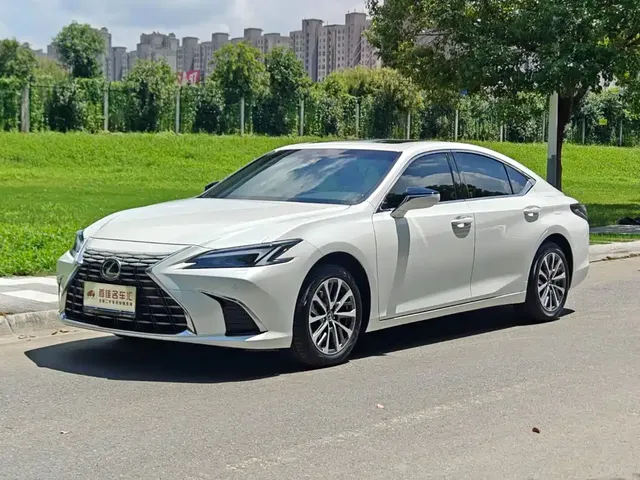 Lexus ES 2025 200 Ultimate Edition