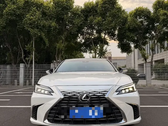 Lexus ES 2025 200 Ultimate Edition