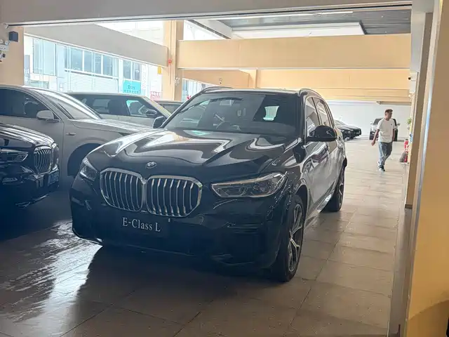 BMW X5 2023 xDrive 40Li M Sport Black Night Package