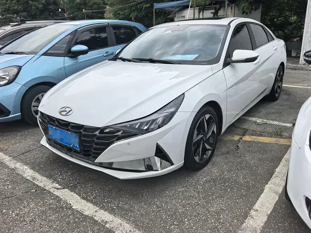Hyundai Elantra 2022 1.5L CVT LUX Premium Edition