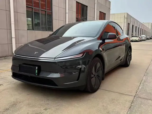 Tesla Model Y 2025 Rear-Wheel Drive