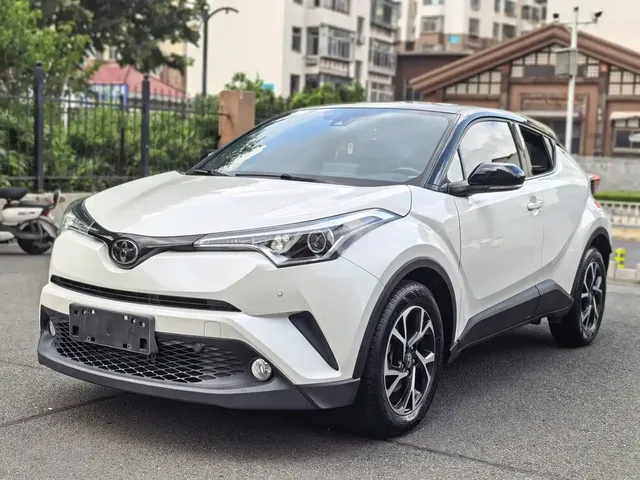 Toyota C-HR 2020 Model 2.0L Leading