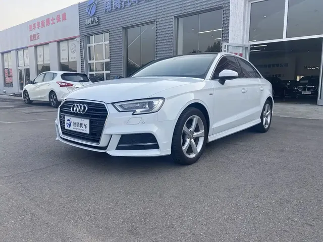 Audi A3 2018 30th Anniversary Limousine 35 TFSI Fashion