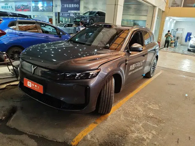 Voyah Auto Voyah Zhiyin 2025 Model 2WD Huawei Qiankun Edition