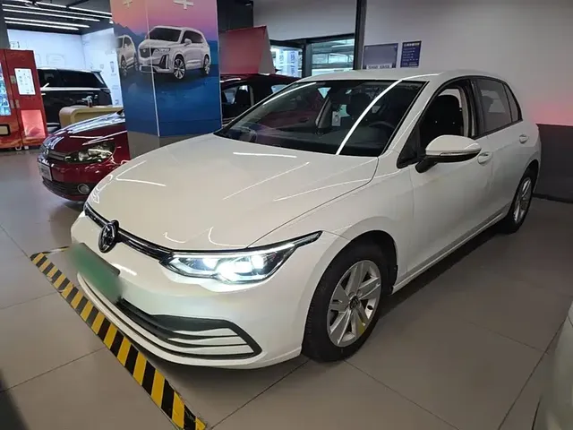 Volkswagen Golf 2023 Model 200TSI DSG