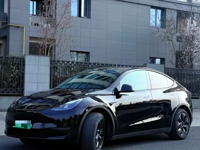 Tesla Model Y 2023 Long Range All-Wheel Drive Edition