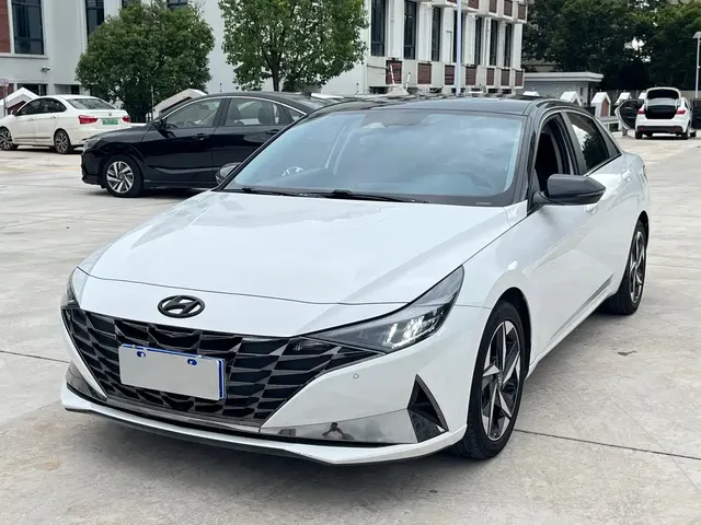 Hyundai Elantra 2021 1.5L CVT LUX Premium Edition