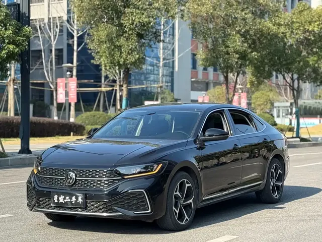 Volkswagen Passat 2025 Outstanding 380TSI Starlight Dragon Soaring Edition