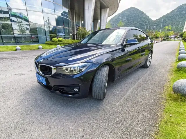 BMW 3 Series GT 2019 320i Fashion Model