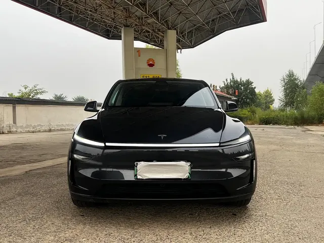 Tesla Model Y 2025 Model Rear-Wheel Drive Launch Edition