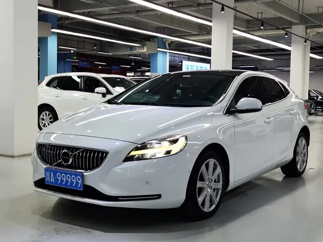 Volvo V40 2018 T3 R-Design Edition