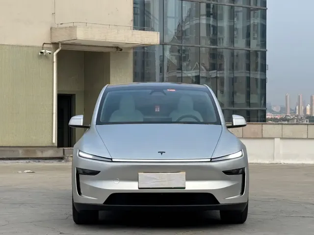 Tesla Model Y 2025 Rear-Wheel Drive