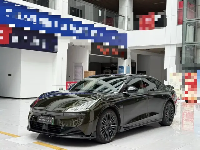 Lynk & Co 10 EM-P 2025 Facelift 240 AWD Ultra Sport Edition