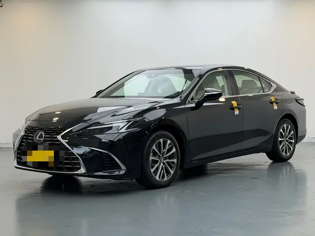Lexus ES 2025 300h Ultimate Edition