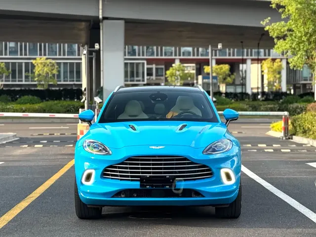 Aston Martin DBX 2022 3.0T STRAIGHT-SIX