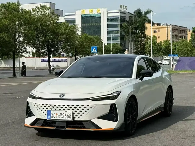 Changan UNI-V 2024 1.5T Deluxe Sport