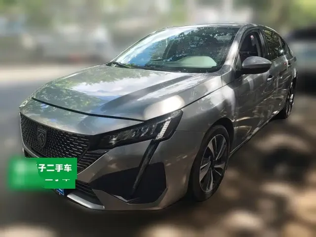Peugeot 408 2022 1.6T Light Chaser Edition