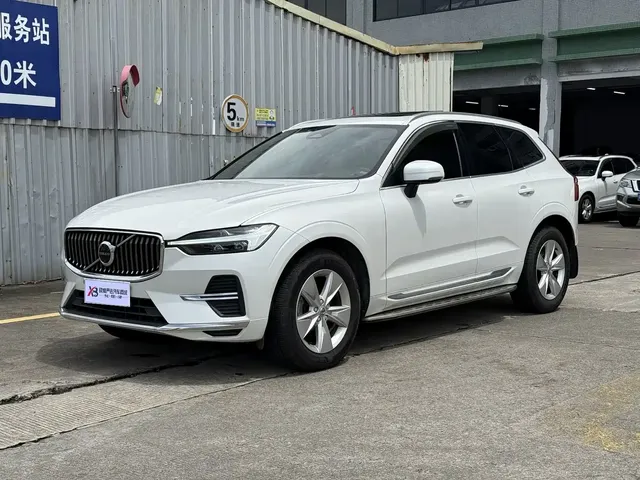 Volvo XC60 2022 B5 AWD R-Design