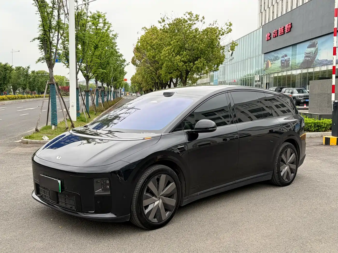 Li Auto Li i8 2025 Standard Edition