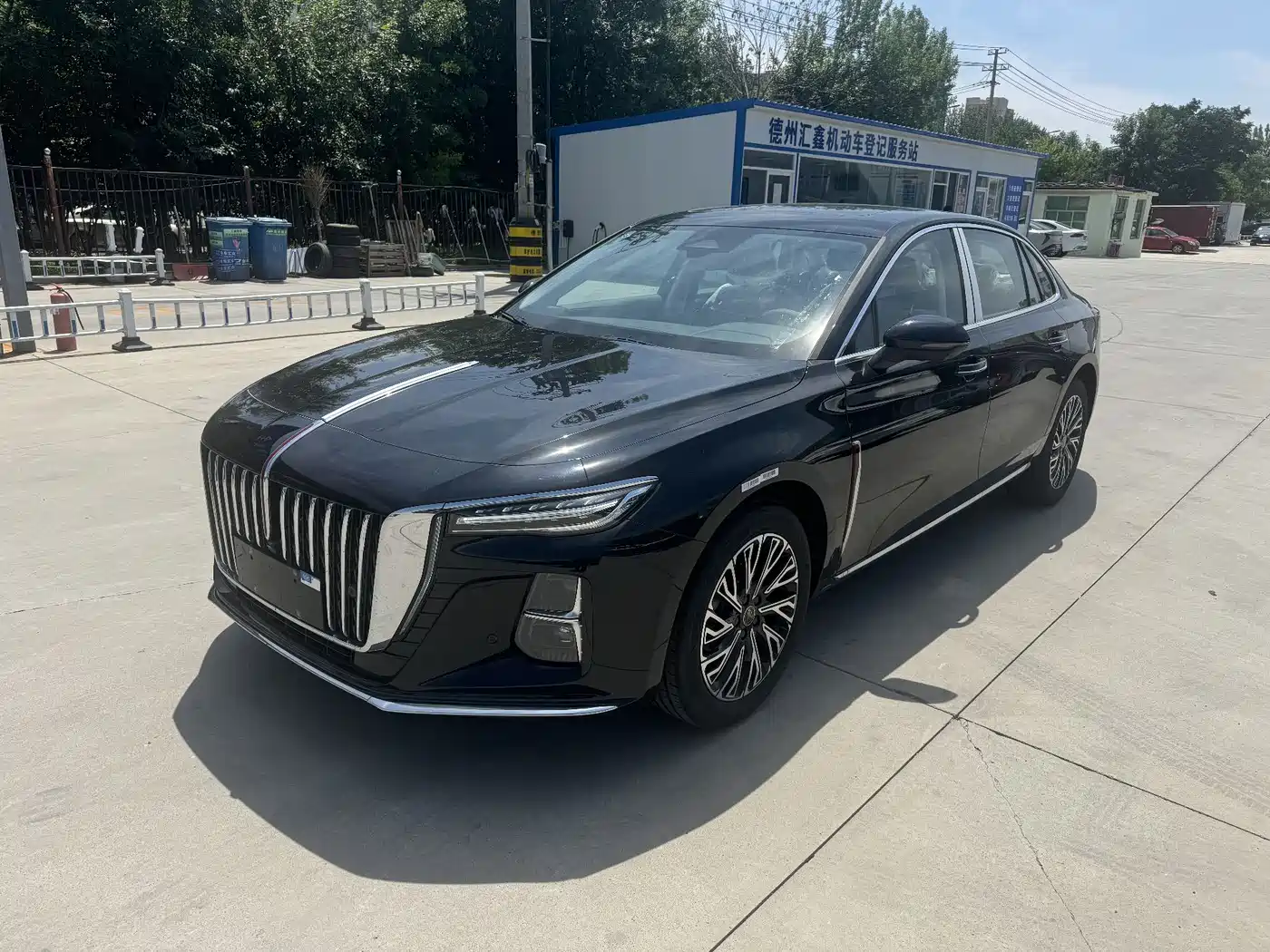 Hongqi H5 2025 2.0T Automatic Flag Celebration 500,000 Units Anniversary Edition