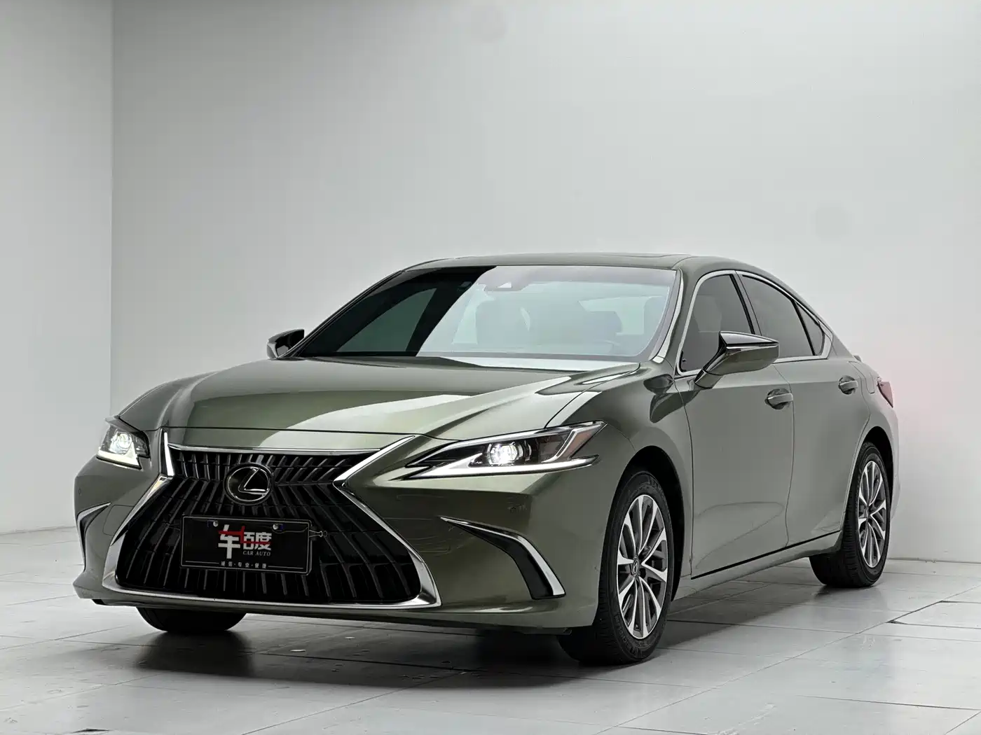 Lexus ES 2022 300h Excellence Edition