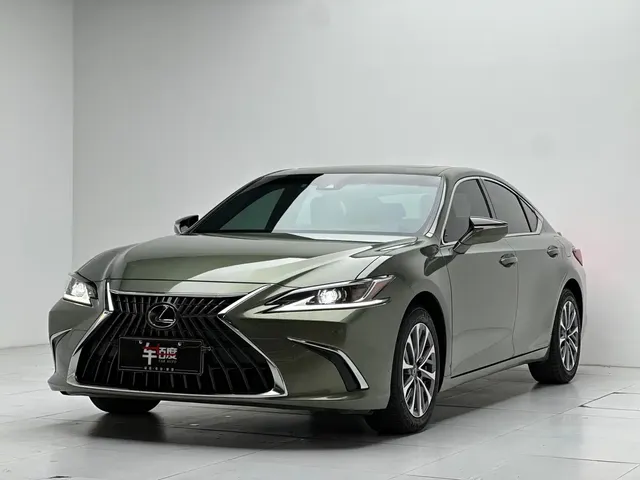 Lexus ES 2022 300h Excellence Edition