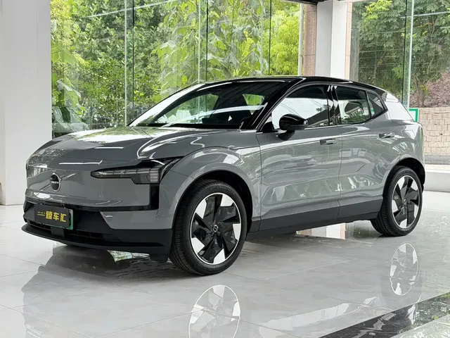 Volvo EX30 2025 RWD Long Range Plus