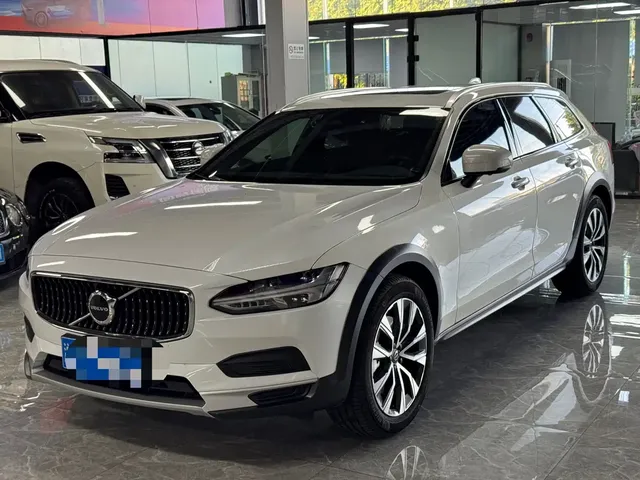Volvo V90 2023 Cross Country B5 AWD Smart Distance Edition