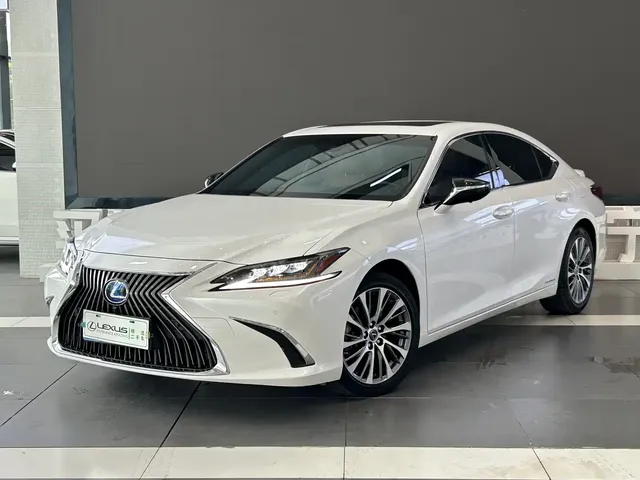 Lexus ES 2021 300h Luxury Edition