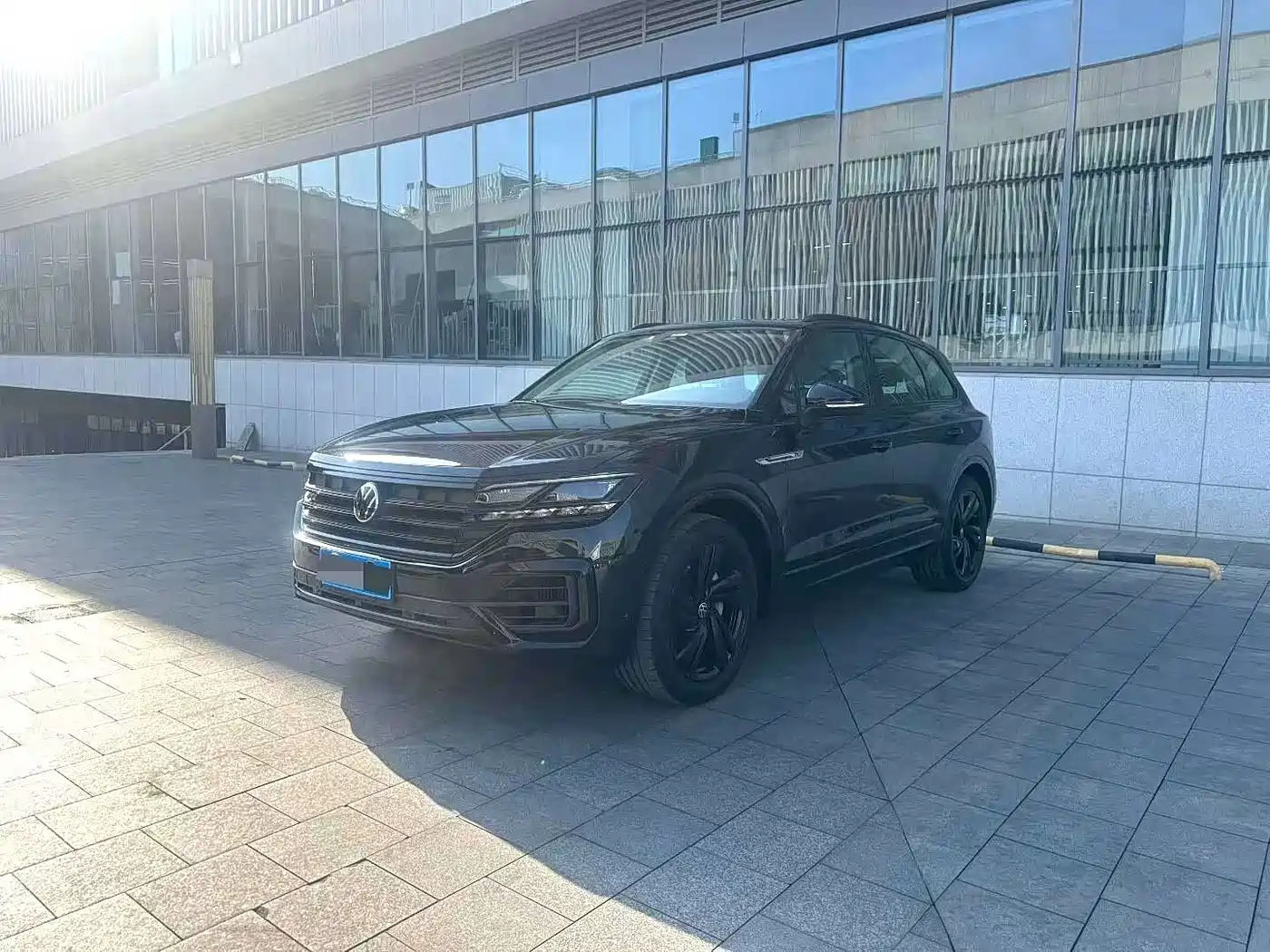 Volkswagen Touareg 2021 3.0TSI Sharp Edition with Gloss Black Sports Package