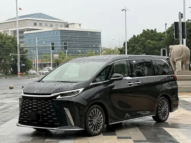 Lexus LM 2023 350h 7-Seater Elegance Edition