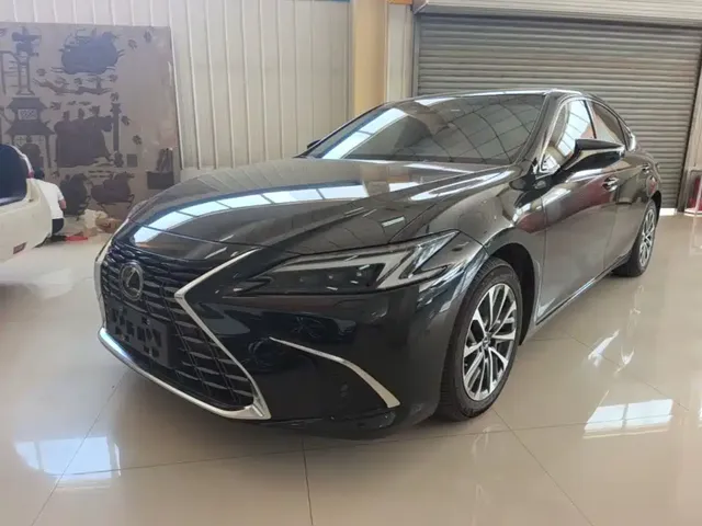 Lexus ES 2025 300h Ultimate Edition