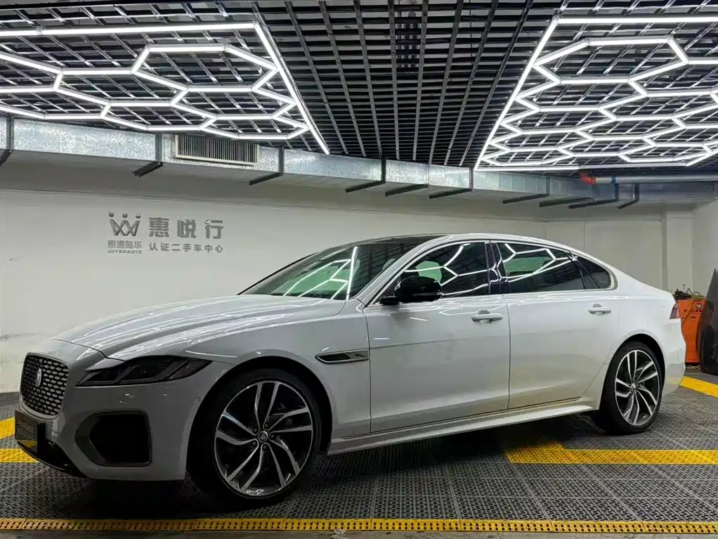 Jaguar XFL 2024 2.0T P300 AWD Flagship Sport Gilded Edition