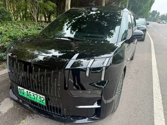 ZEEKR 009 2024 6-seat Executive AWD 108kWh