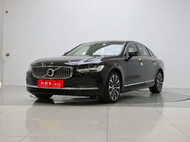 Volvo S90 2024 B5 Momentum Luxury Edition